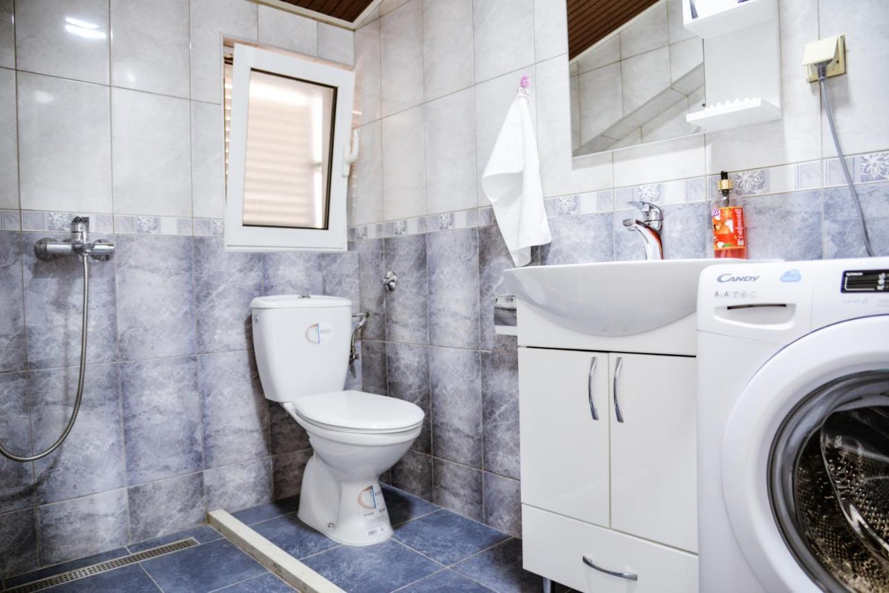 Iker Apartments Тиват Экстерьер фото