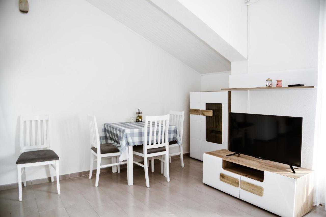 Iker Apartments Тиват Экстерьер фото